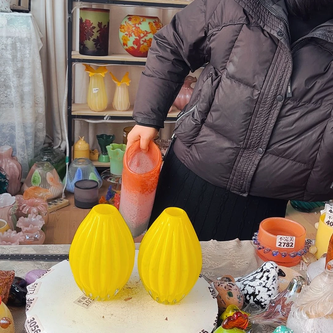 一对黄瓶家悦琉璃工艺品福利