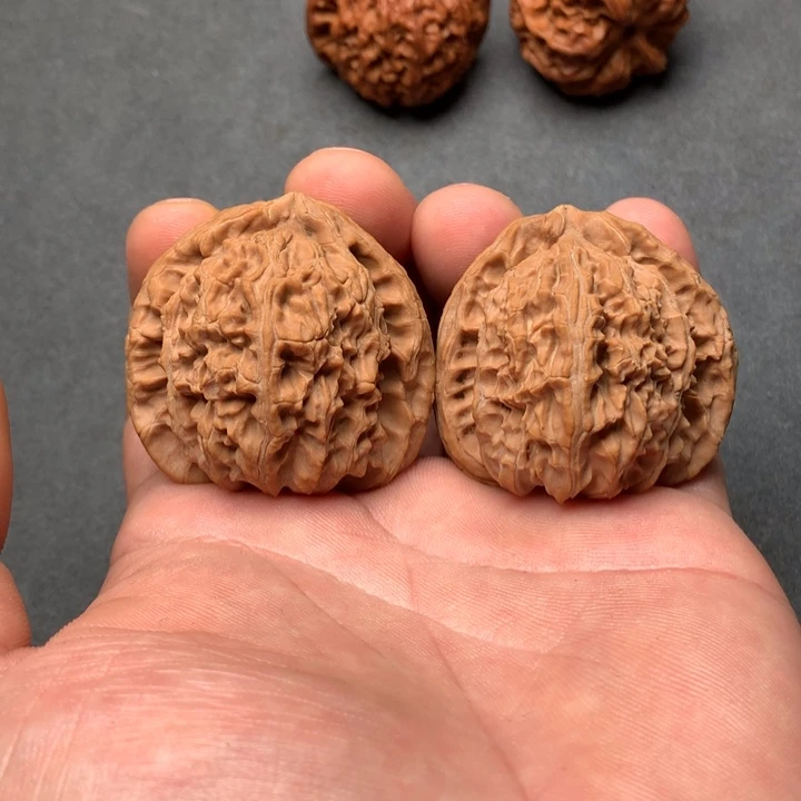 文玩核桃吊坠白狮子文玩核桃
