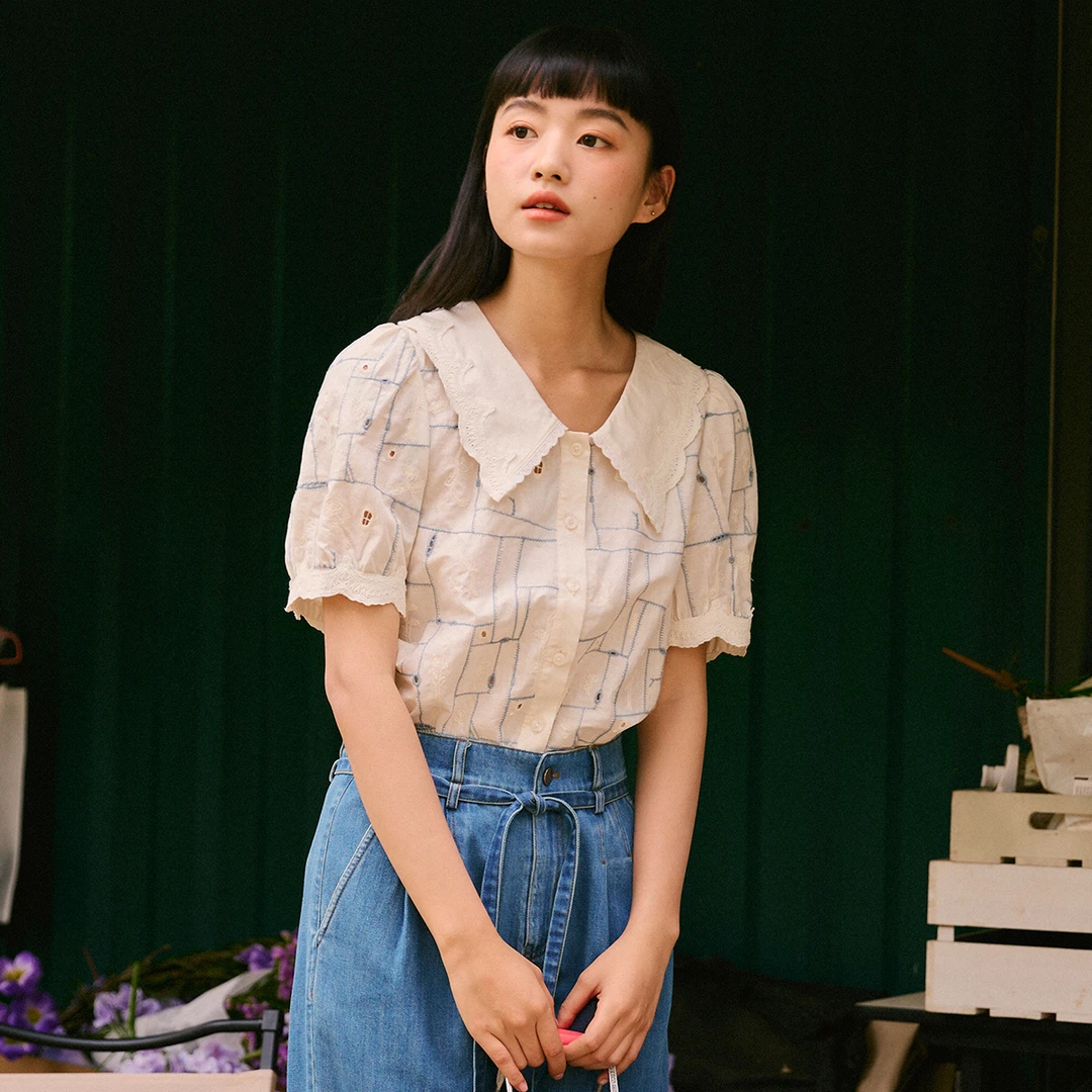 费依法式浪漫娃娃领短袖衬衫女2025夏季新款镂空绣花轻盈透气上衣