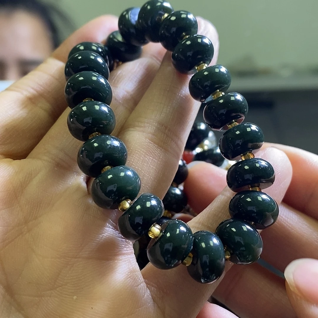 翡翠未镶嵌手链一个