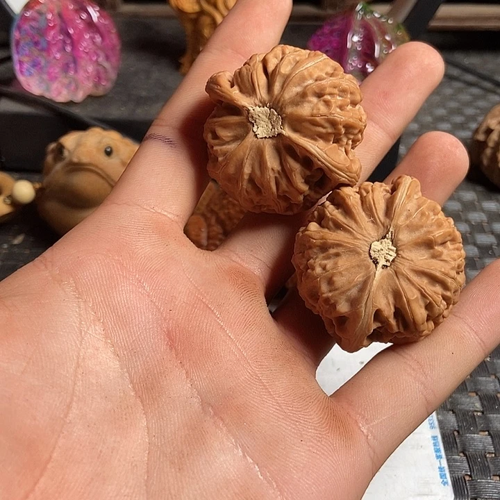 文玩核桃吊坠出*.宫灯
