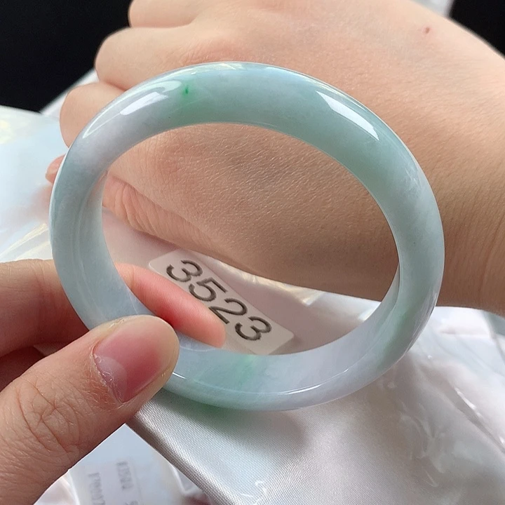 翡翠未镶嵌手镯57小细纹