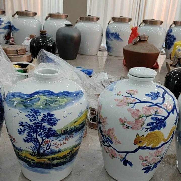 泥塑两个十斤手绘款彩色山水画 桃花松鼠