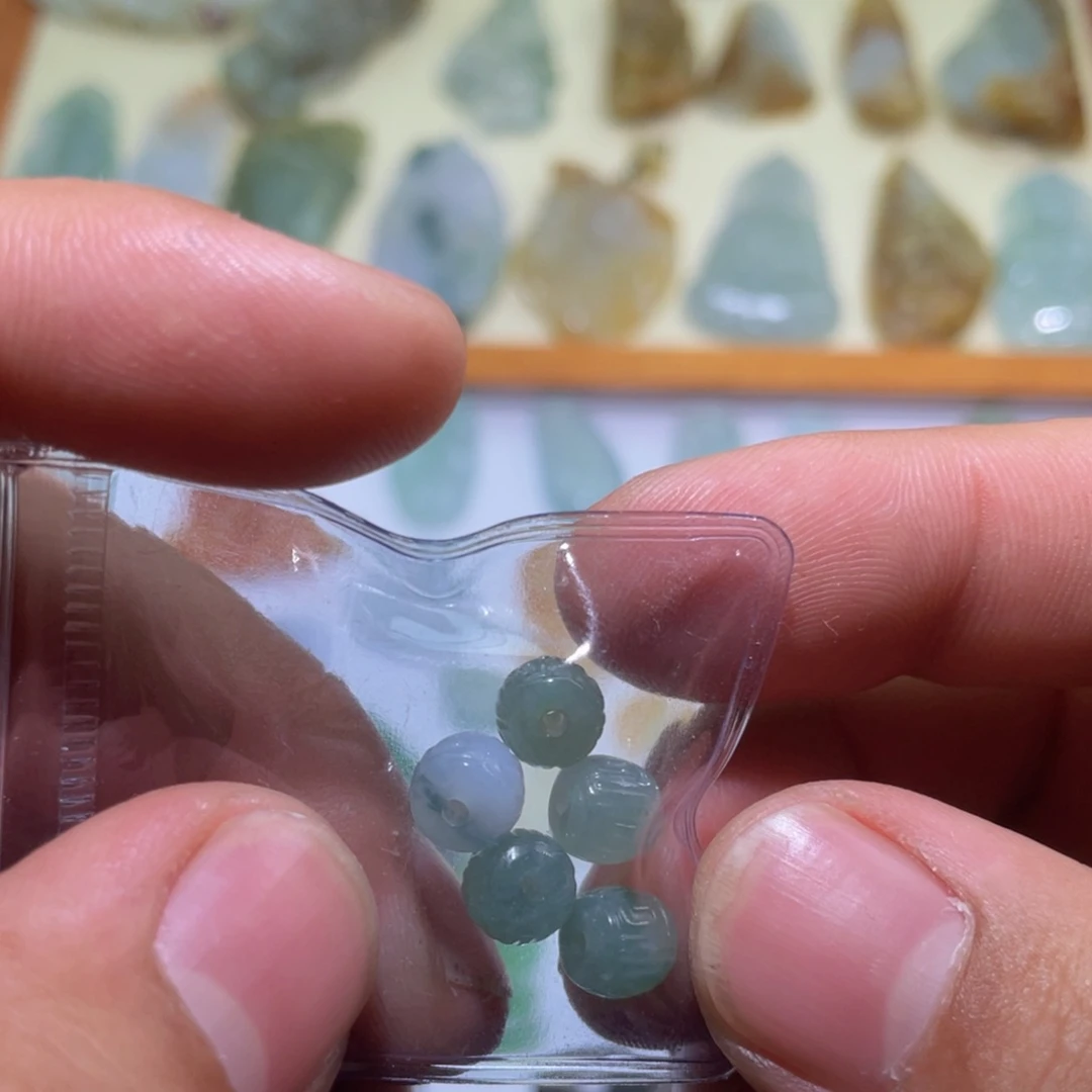 翡翠颈饰未镶嵌回纹珠5个