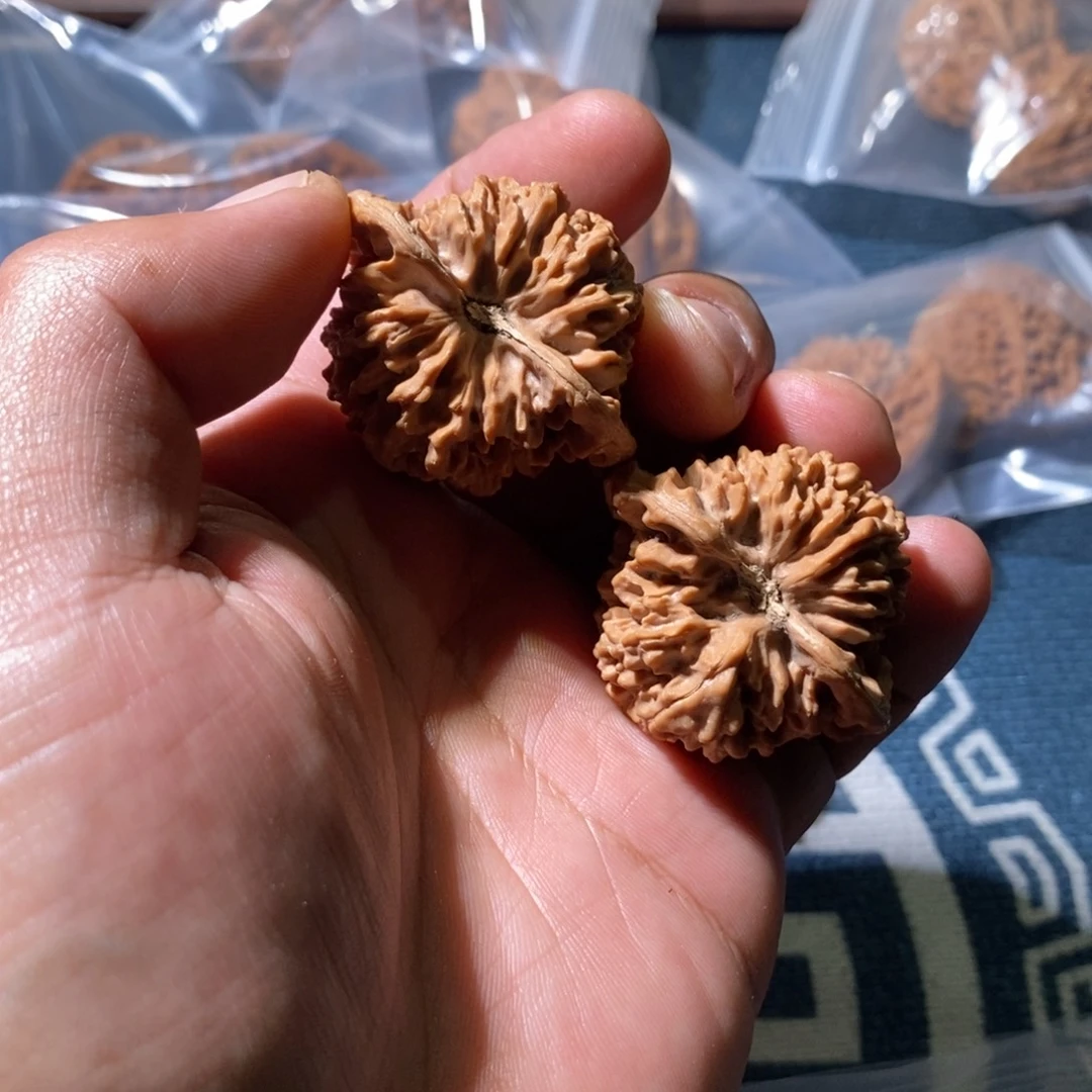 可***鸭文玩核桃吊坠满天星