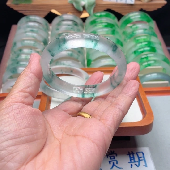 铜***雨石英质玉未镶嵌手镯