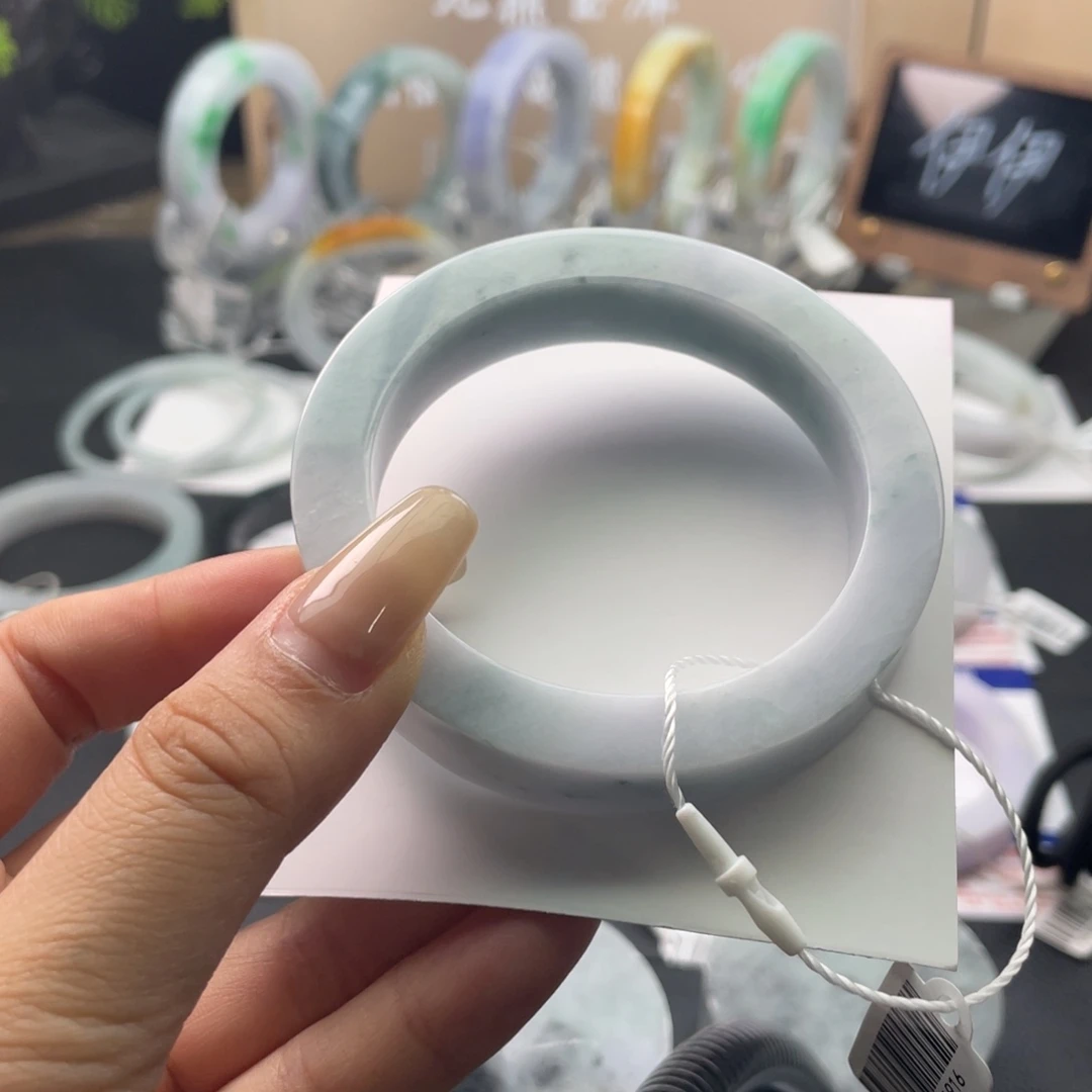 定制翡翠未镶嵌翡翠手镯基地质检发货
