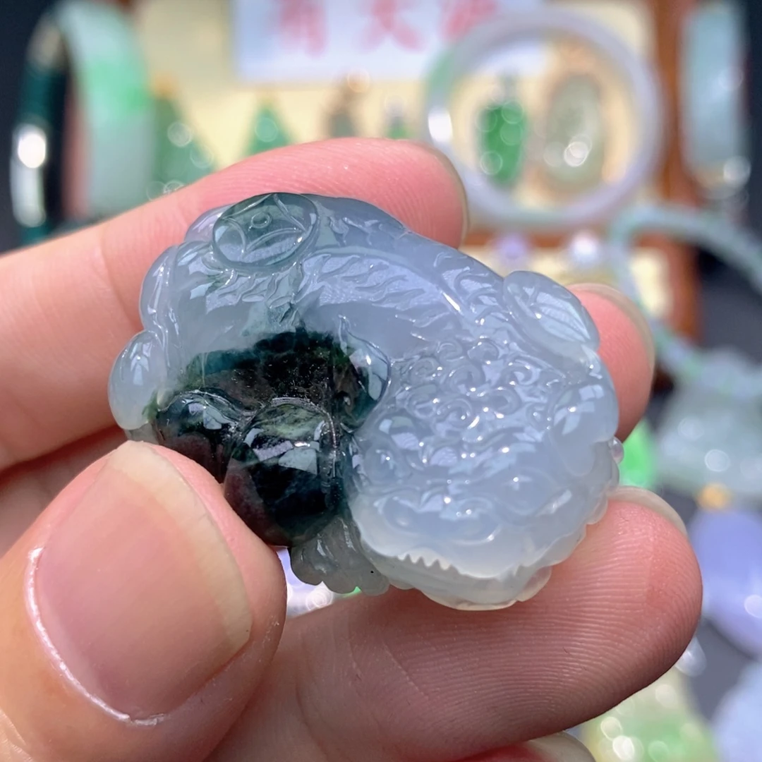 翡翠未镶嵌颈饰皮休