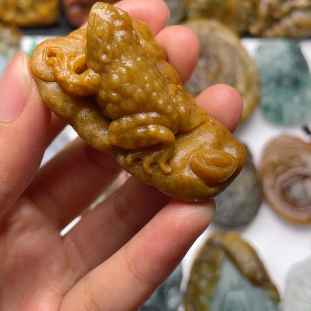 举***由未镶嵌定制翡翠翡翠