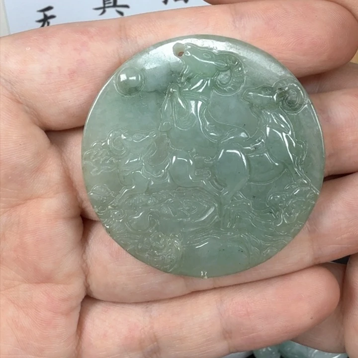 翡翠挂件未镶嵌翡翠