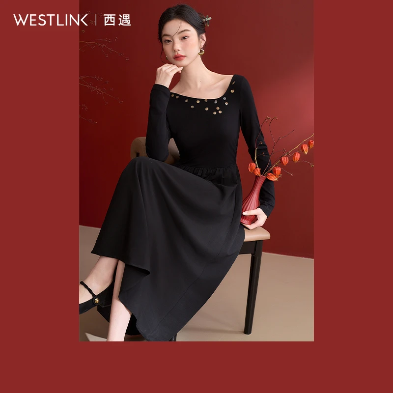 气质优雅设计感珠片方领针织连衣裙女2025春季新款高级感内搭裙