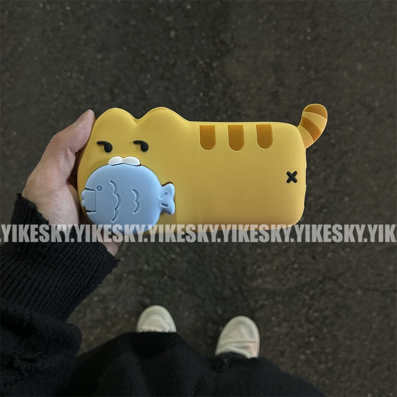 立体卡通小猫吃鱼镜头iPhone16promax手机壳苹果15硅胶13女14pro