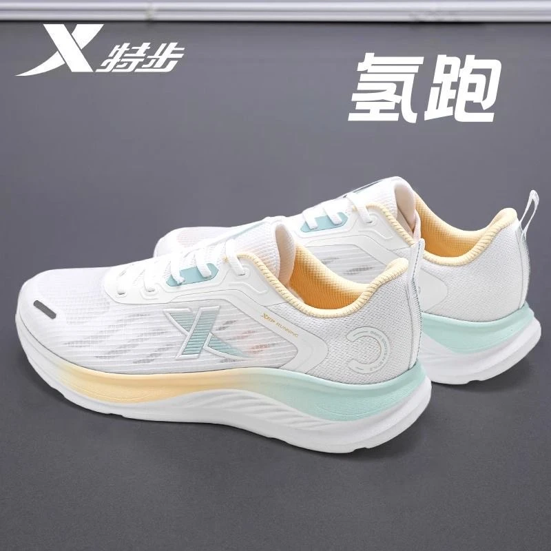 特步男鞋跑步鞋秋季轻便网面透气老爹鞋休闲鞋软底国潮运动鞋男