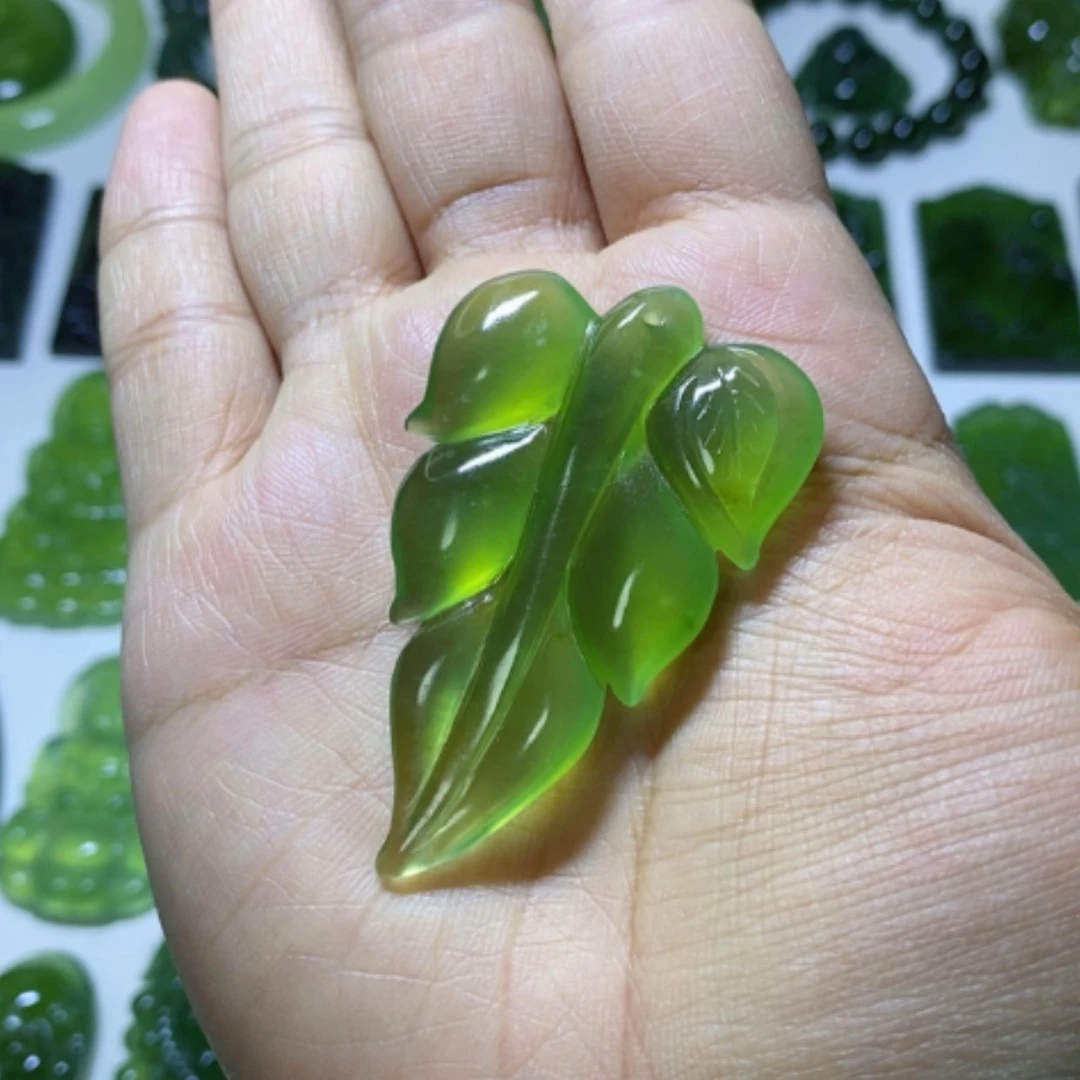 【闪购商品】未镶嵌蛇纹石玉颈饰