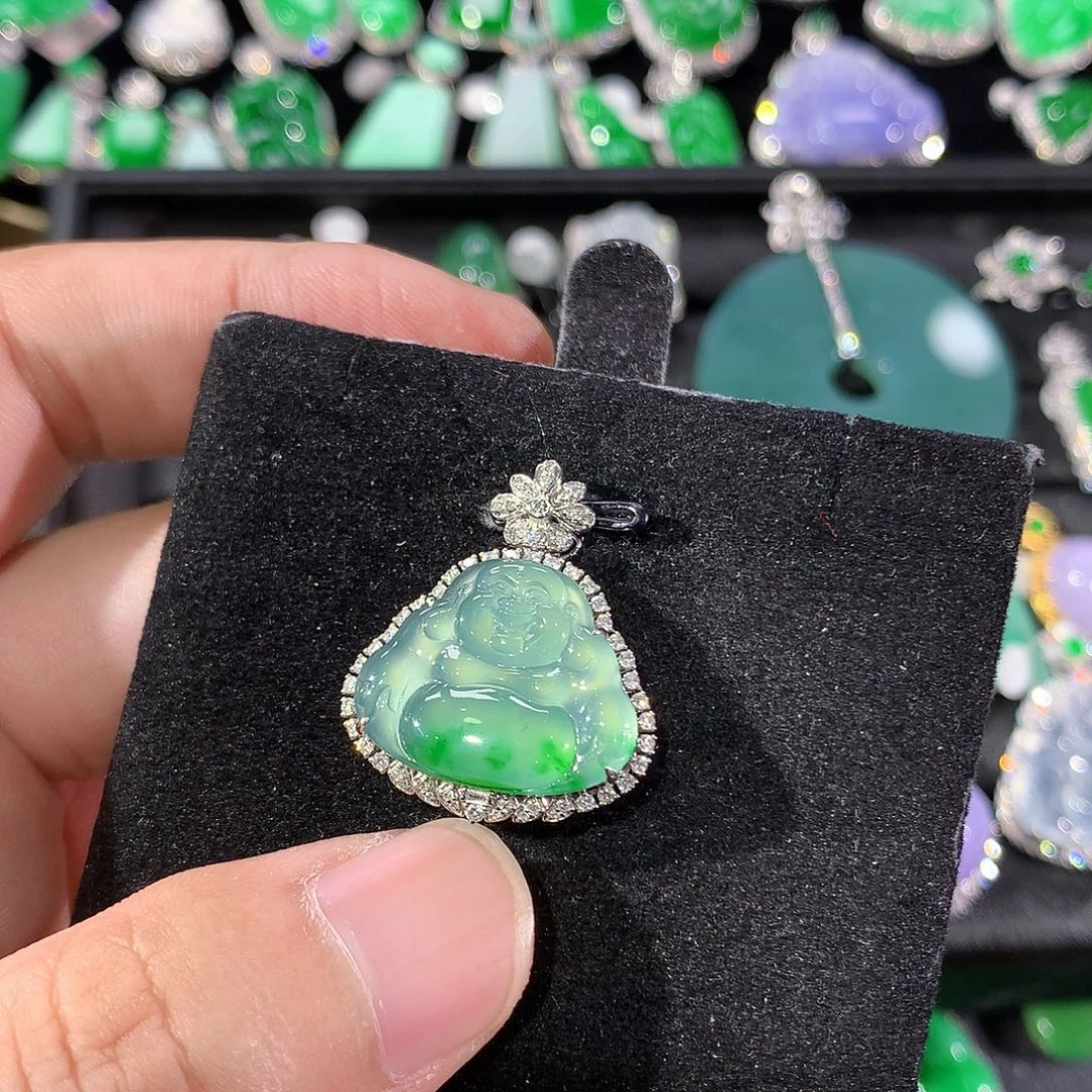 翡翠18K金镶嵌颈饰