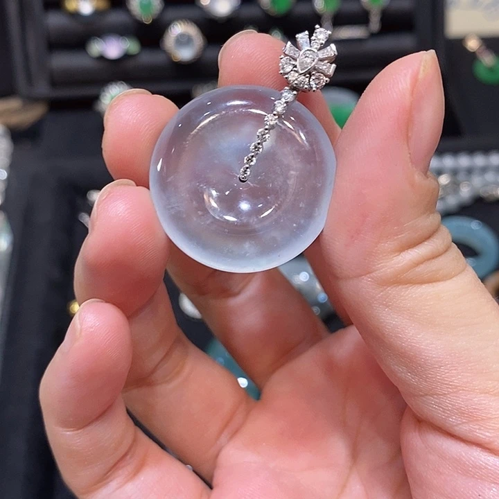 纸***草翡翠18K金镶嵌颈饰玻璃种翡翠吊坠