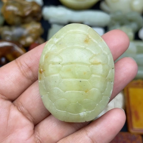 未镶嵌蛇纹石玉颈饰8