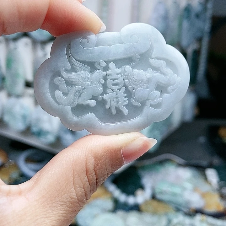 颈饰足铂镶嵌翡翠翡翠