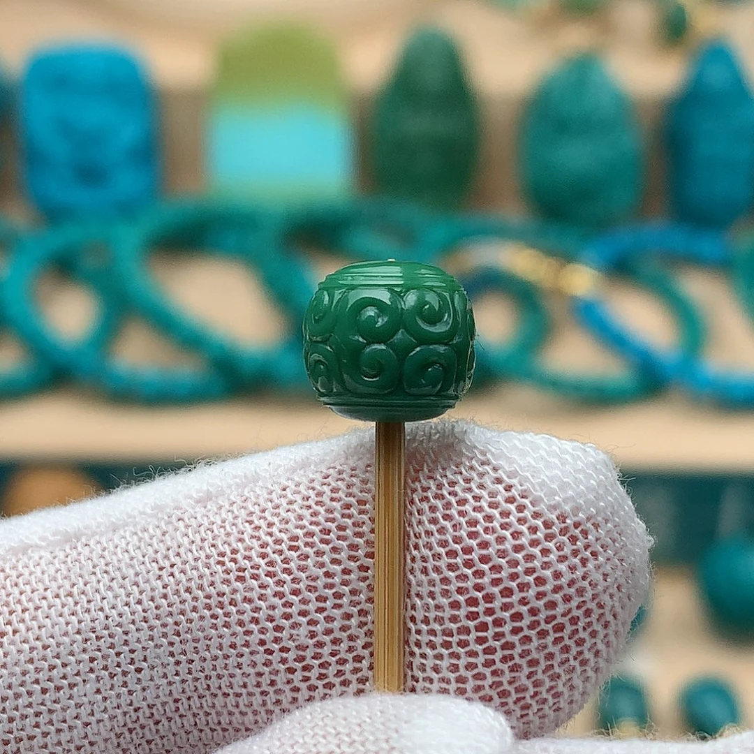 绿松石未镶嵌颈饰