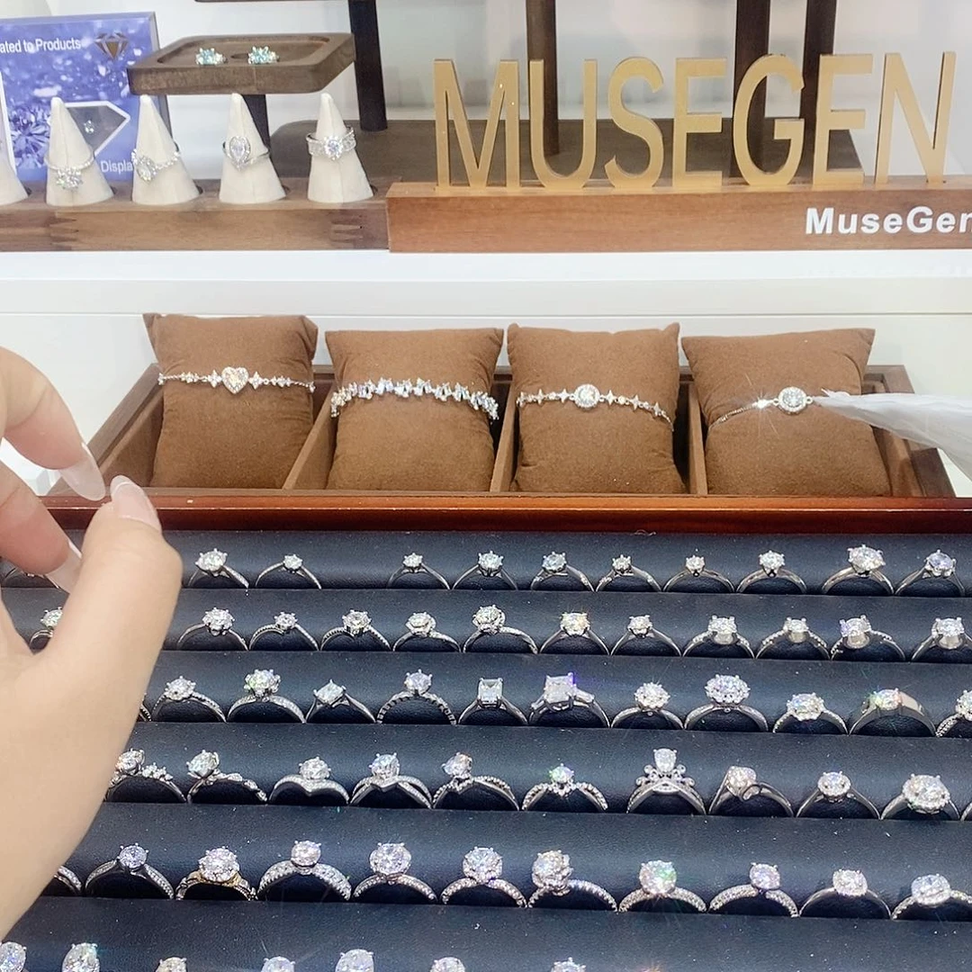 925银合成碳硅石差价换2ct