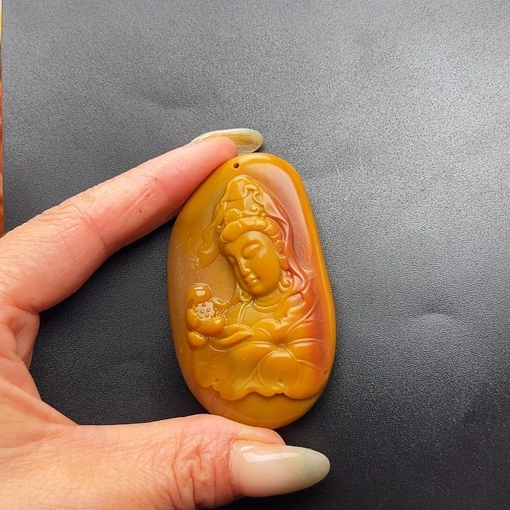 博***侯石英质玉挂件未镶嵌