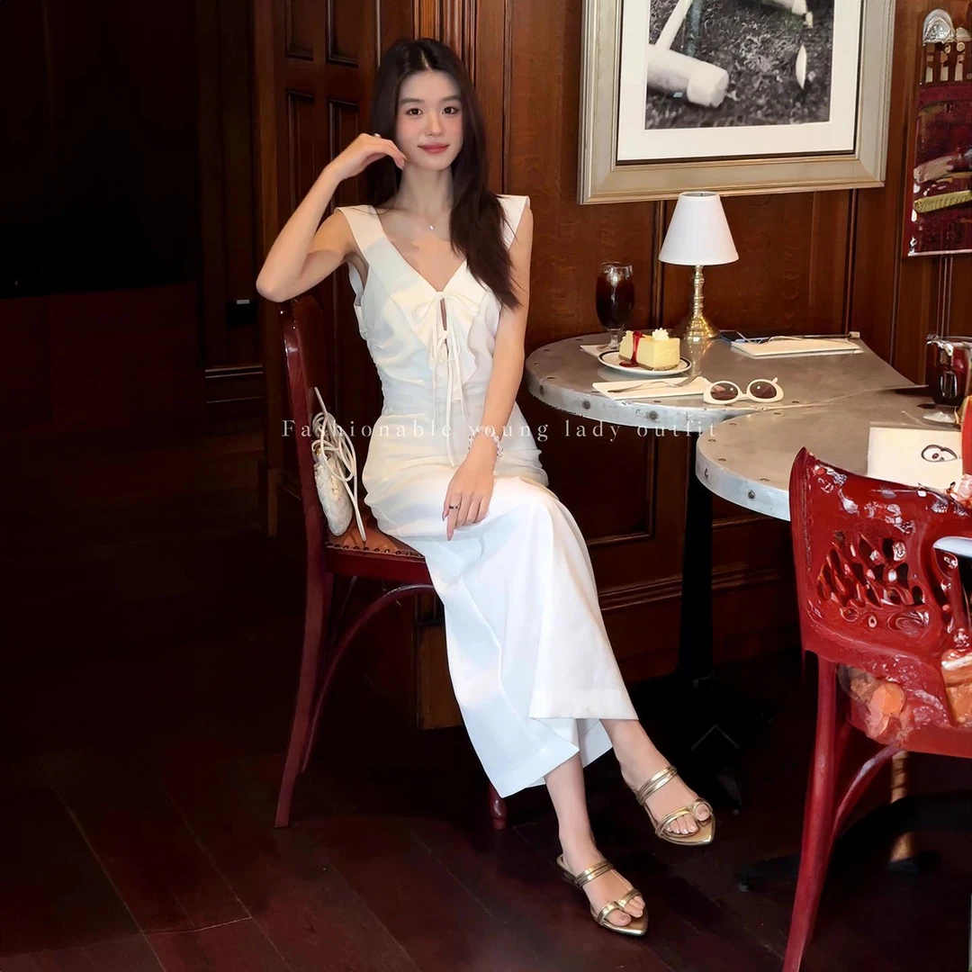 VOCKOO官方【柔光铃兰】v领白色荷叶边吊带收腰鱼尾河边度假连衣裙