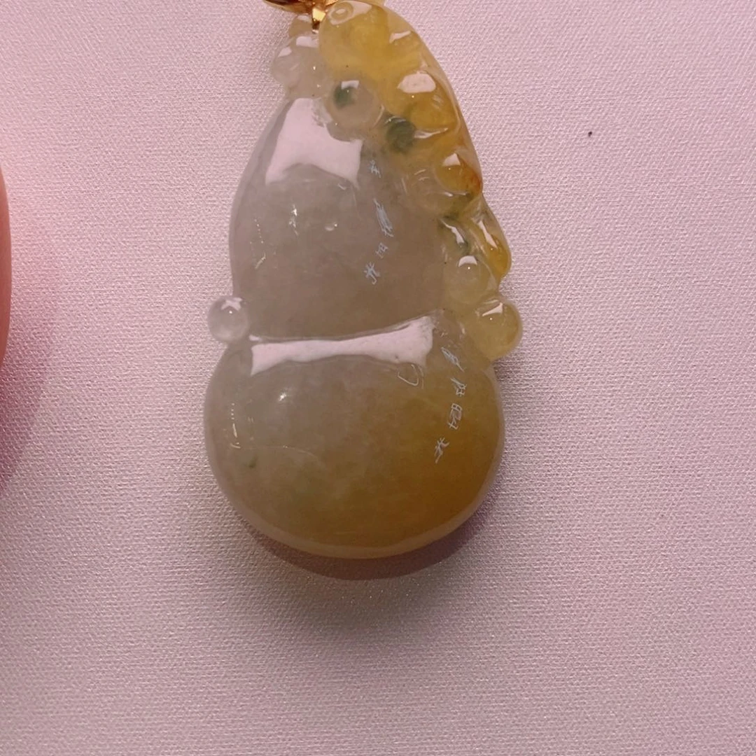 颈饰18K金镶嵌翡翠葫芦