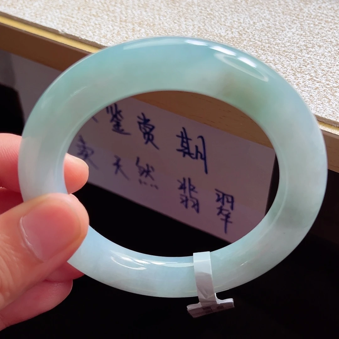 翡翠手镯未镶嵌手镯