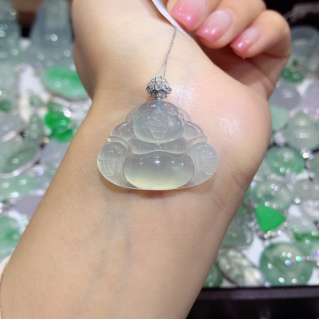 翡翠18K金镶嵌颈饰佛