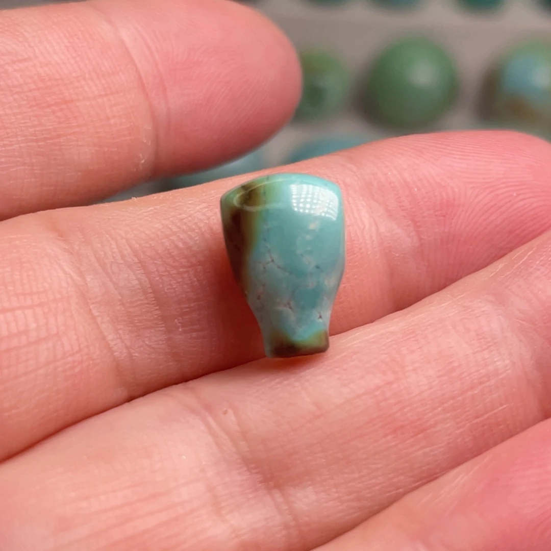 未镶嵌绿松石颈饰