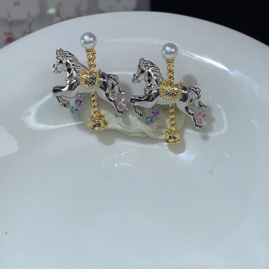 旋转木马胸针合金淡水珍珠