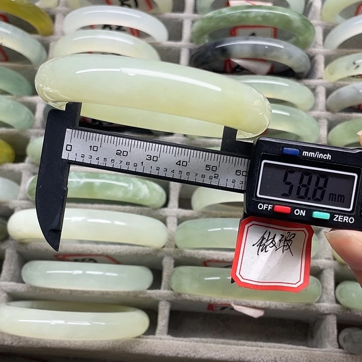 未镶嵌蛇纹石玉手镯70