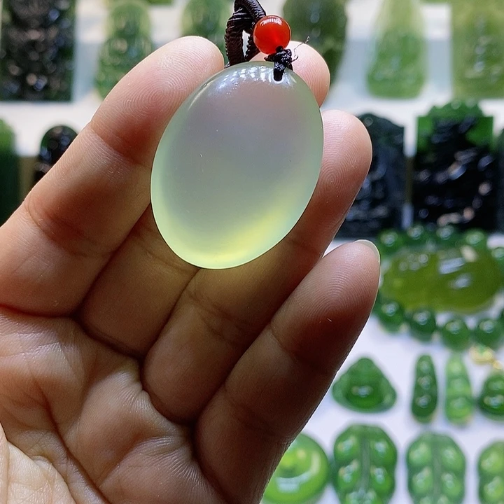 蛇纹石玉颈饰未镶嵌