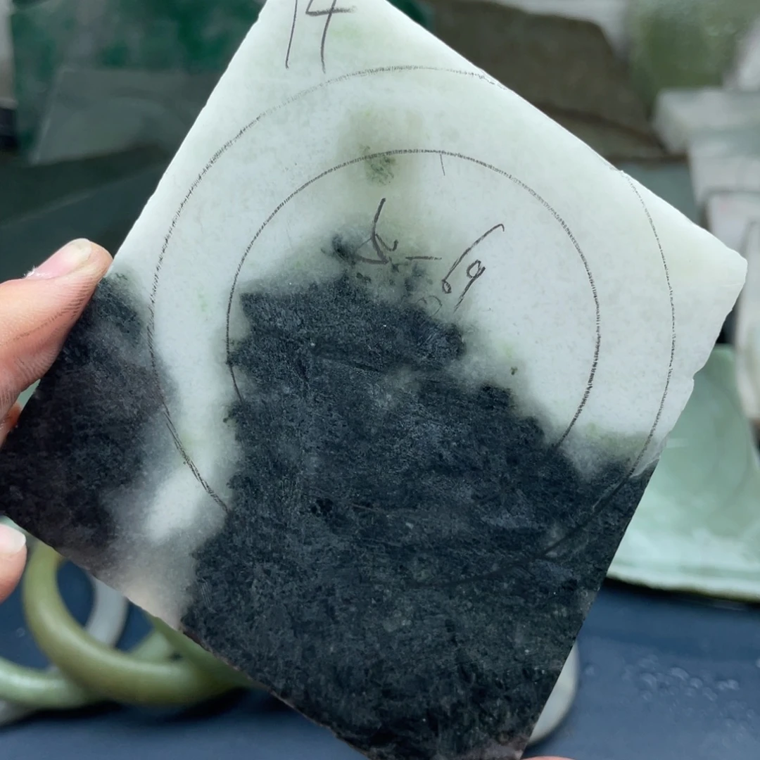 独山玉未镶嵌珠宝奇石