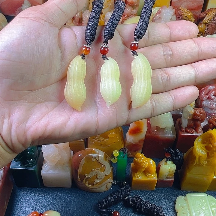 寿山石3件芙蓉花生挂件！！！