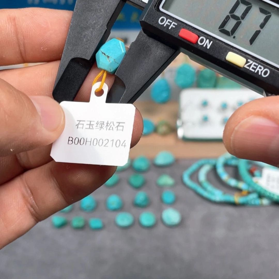 绿松石未镶嵌颈饰