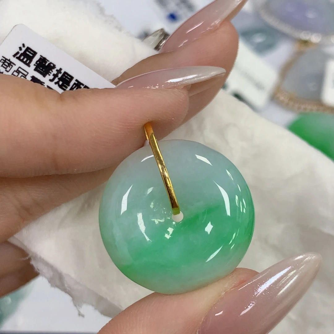 颈饰18K金镶嵌翡翠