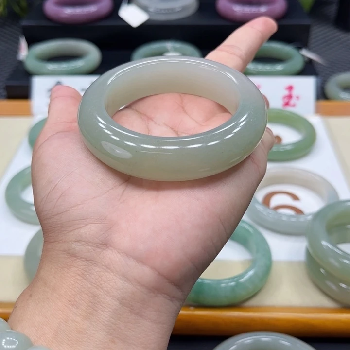 石英质玉手镯未镶嵌^***样