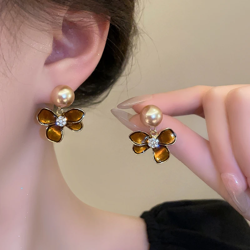 合金耳饰 美拉德咖色仿珍珠耳钉秋冬轻奢滴釉耳环气质高级感耳饰