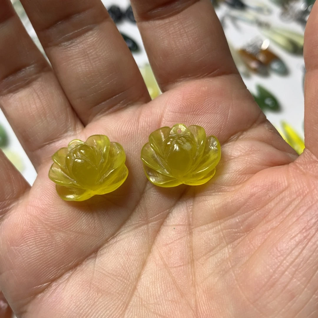 未镶嵌蛇纹石玉耳环
