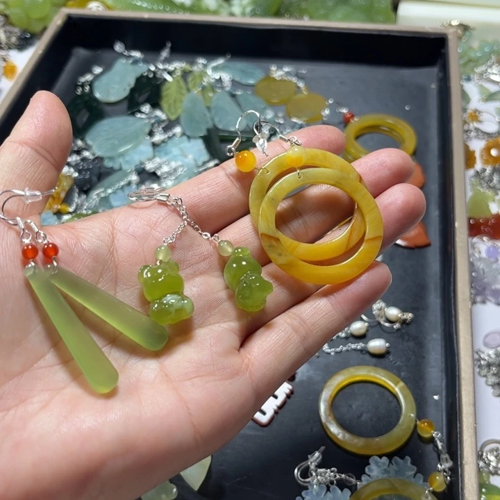 蛇纹石玉合金耳饰