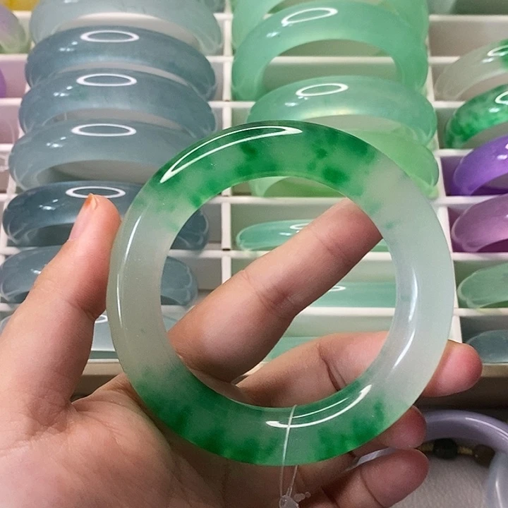 未镶嵌手镯石英岩玉