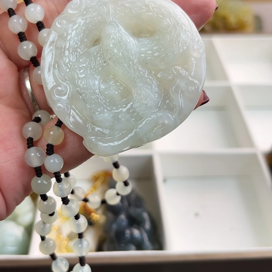 蛇纹石玉颈饰未镶嵌