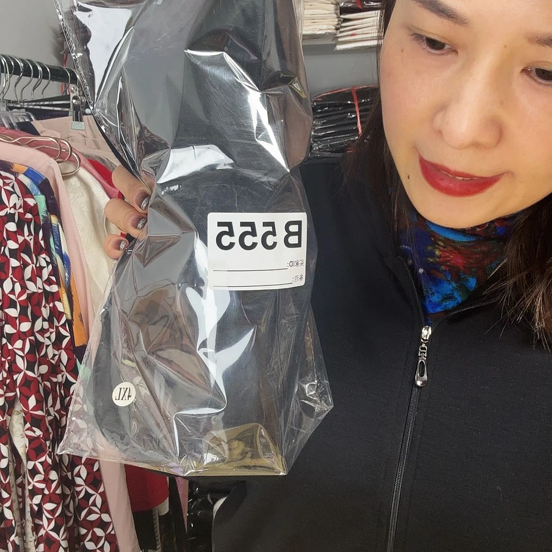 梁***景黑色羊毛高领4加555