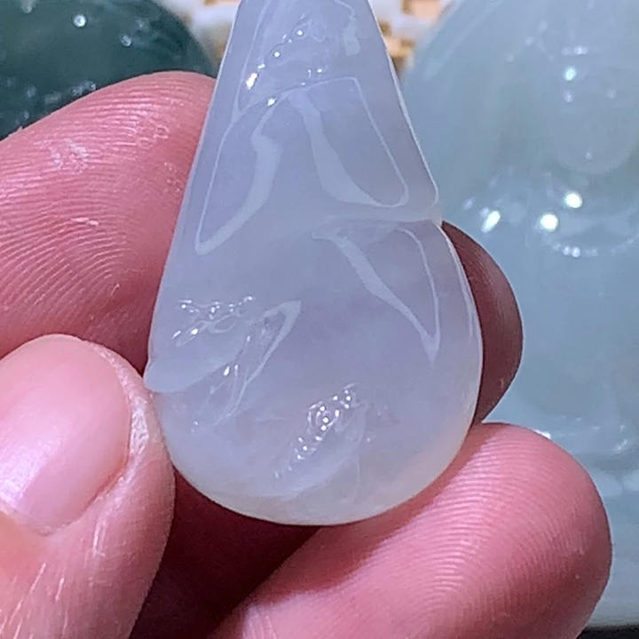 翡翠未镶嵌颈饰炸/力争上游