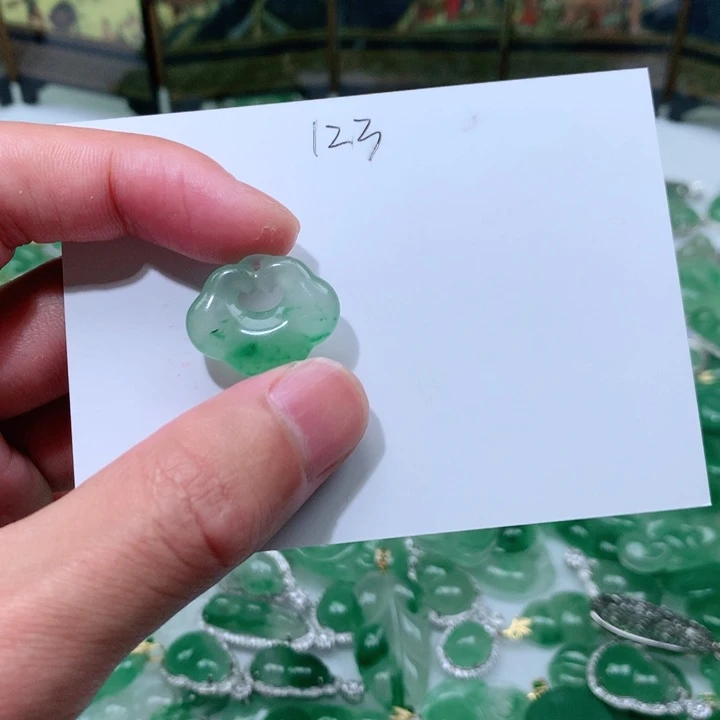 石英质玉颈饰未镶嵌