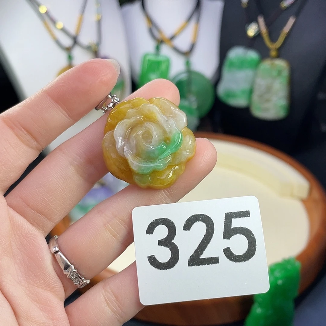 翡翠未镶嵌吊坠(赠链)