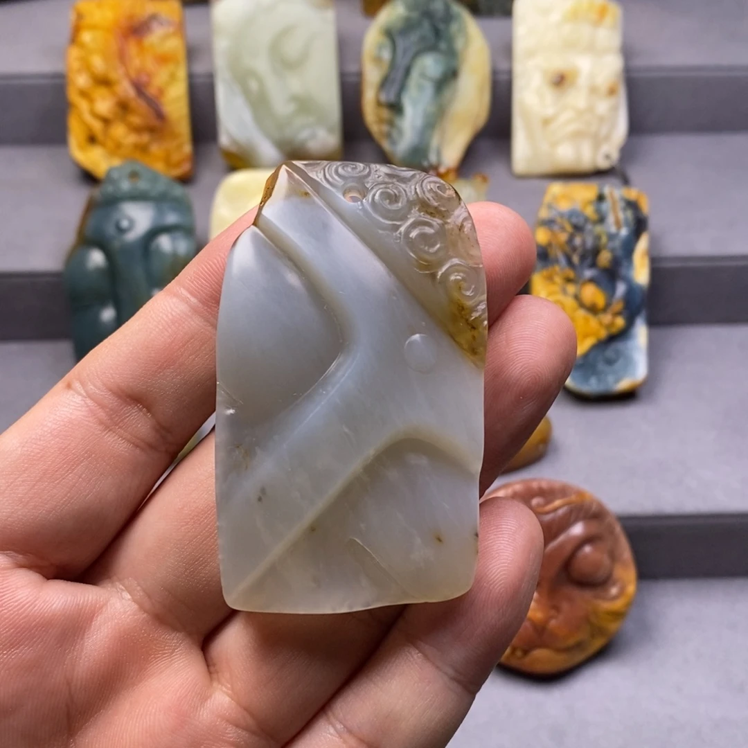 岫玉未镶嵌颈饰挂件