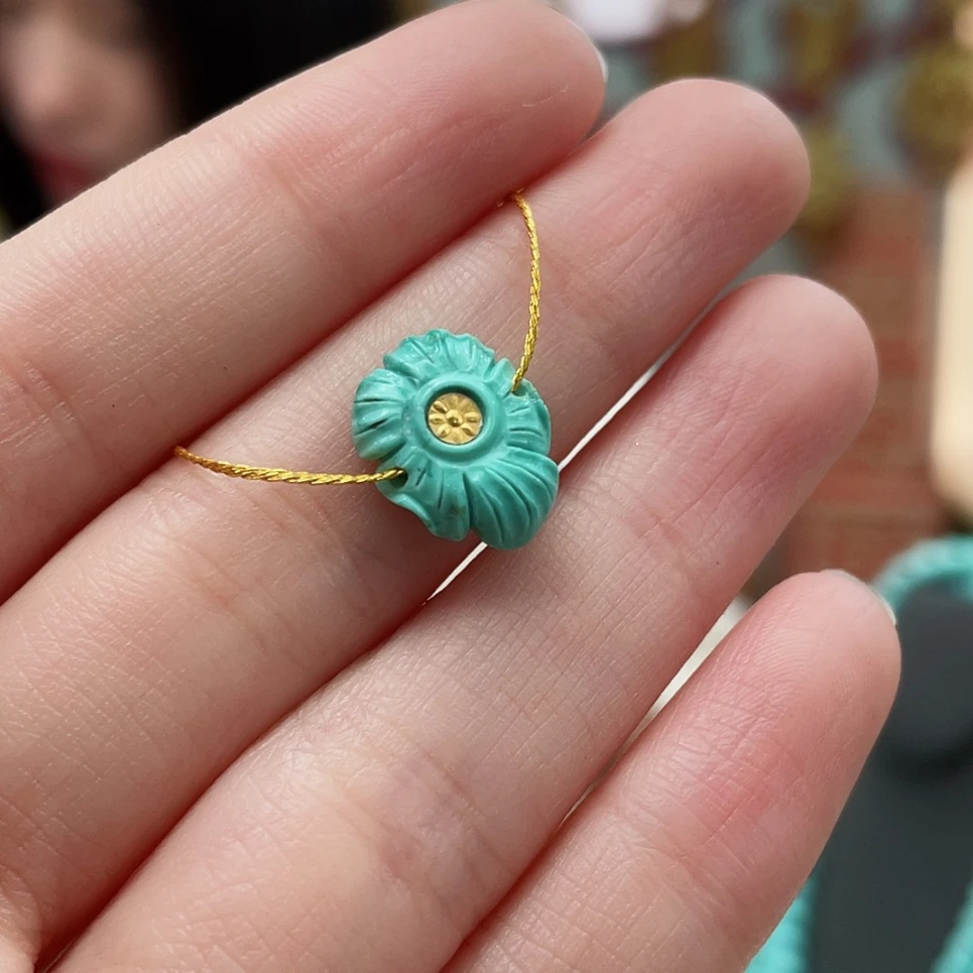 绿松石颈饰未镶嵌