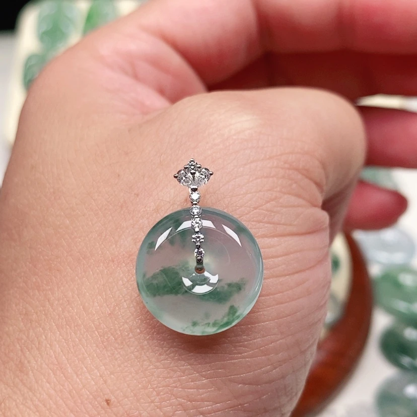 【闪购商品】颈饰18K金镶嵌翡翠